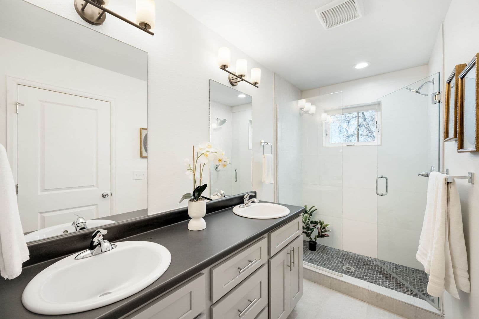 Spacious 5-Bedroom Duplex in Denver Near Sloan’s Lake 21 of 30