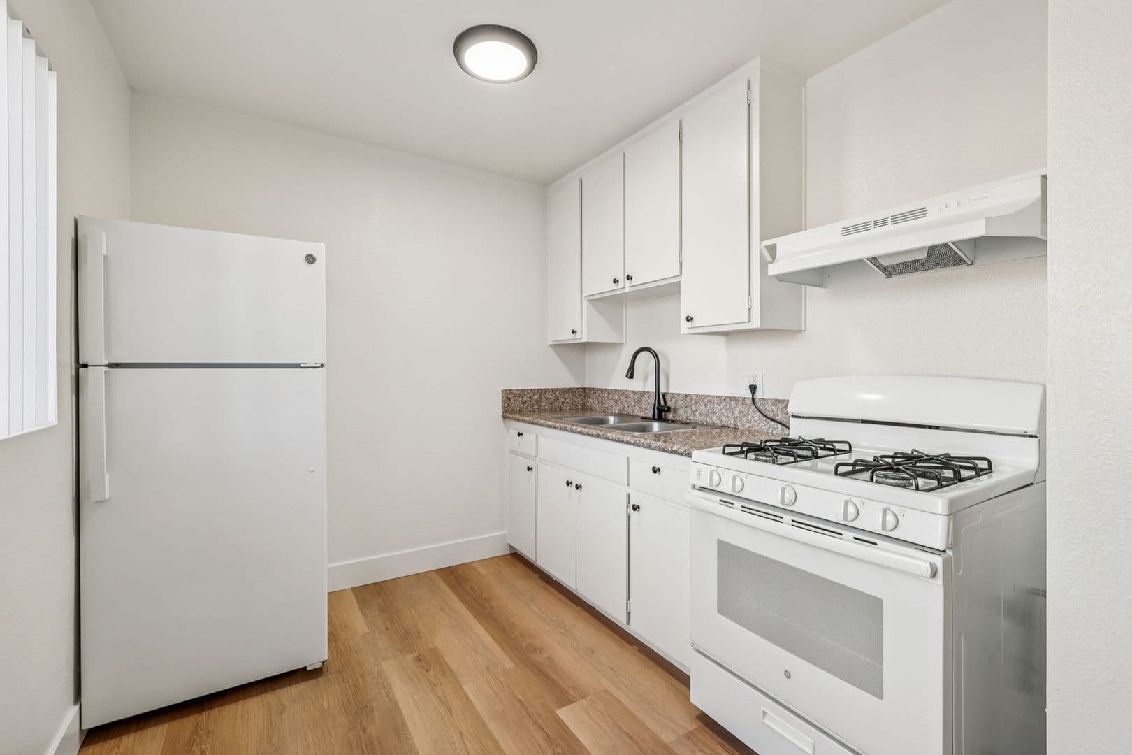 Bella Vista Apartments 5 of 22