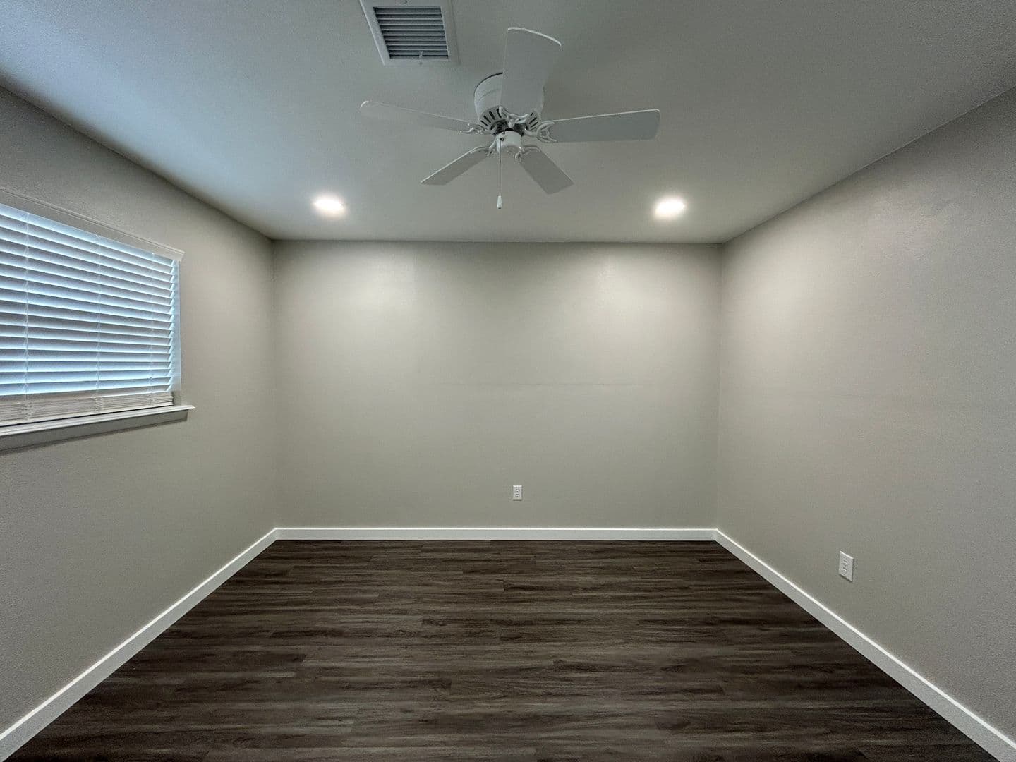 Limited Time Fall Special: Save $750 Off First Month's Rent 10 of 16
