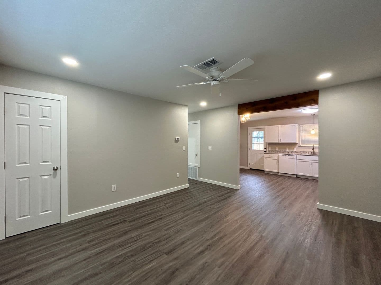 Limited Time Fall Special: Save $750 Off First Month's Rent 6 of 16