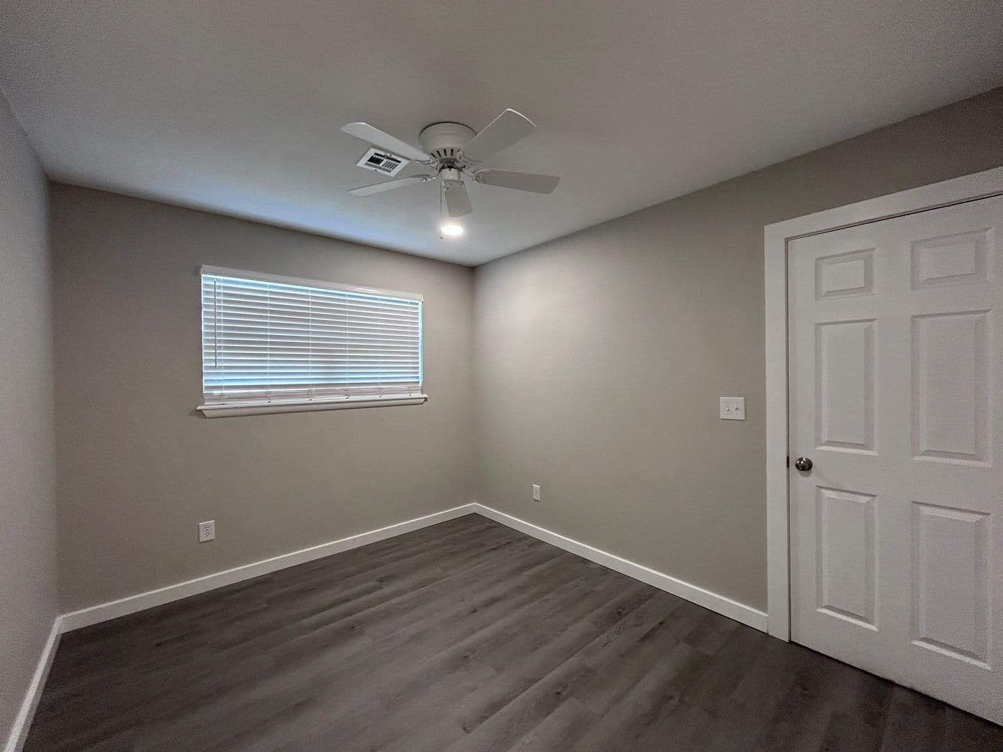Limited Time Fall Special: Save $750 Off First Month's Rent 15 of 17