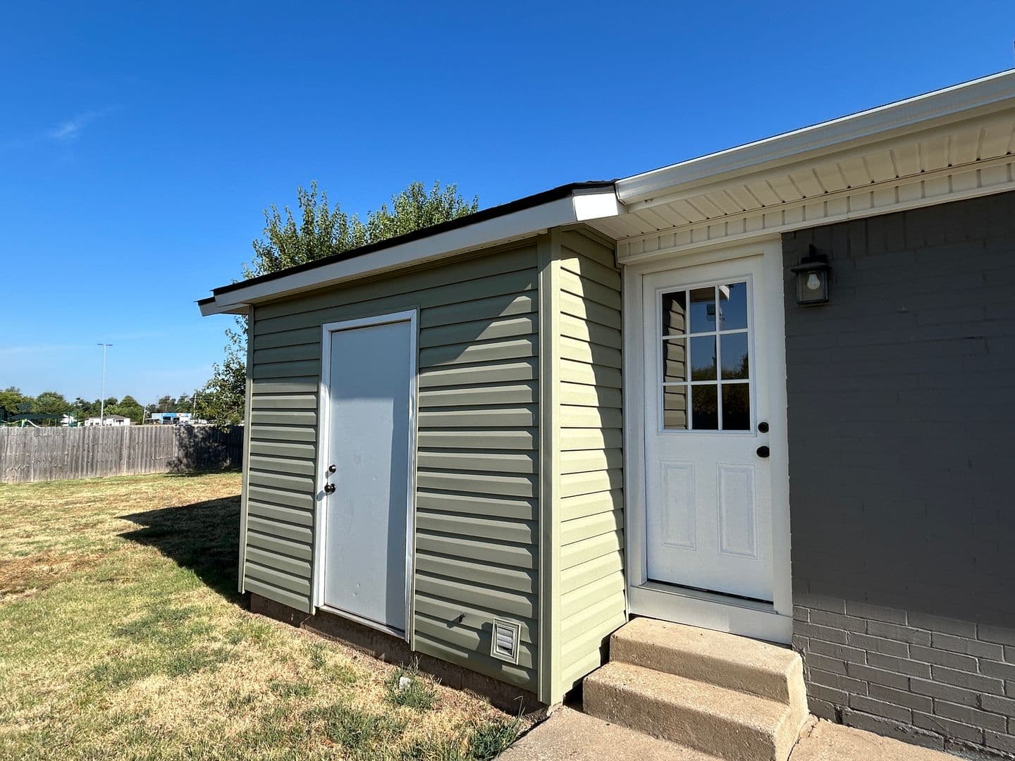 Limited Time Fall Special: Save $750 Off First Month's Rent 16 of 16