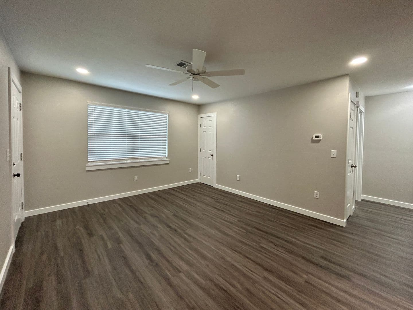 Limited Time Fall Special: Save $750 Off First Month's Rent 4 of 16
