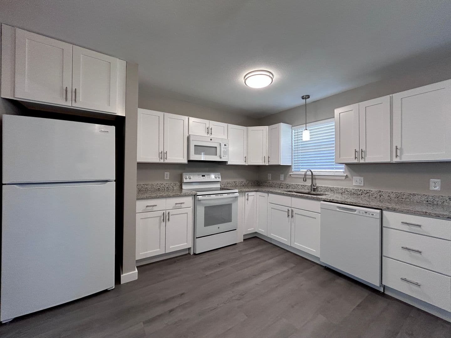 Limited Time Fall Special: Save $750 Off First Month's Rent 8 of 17