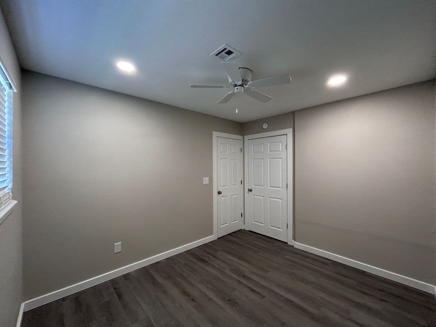 Limited Time Fall Special: Save $750 Off First Month's Rent 17 of 17