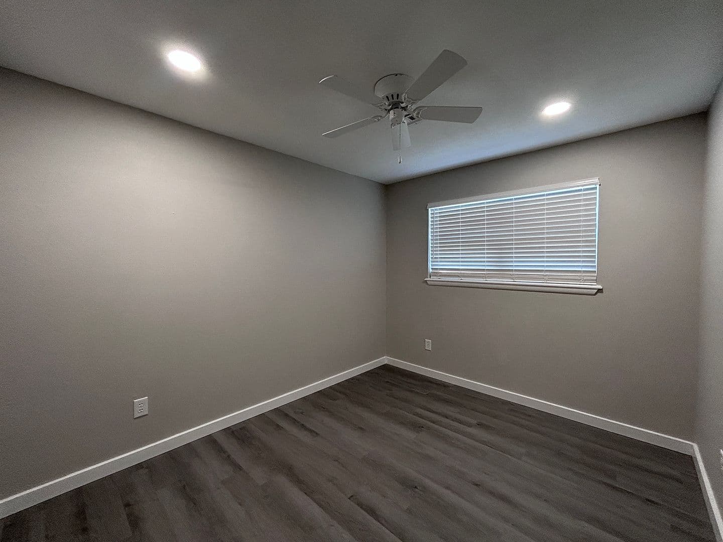 Limited Time Fall Special: Save $750 Off First Month's Rent 16 of 17