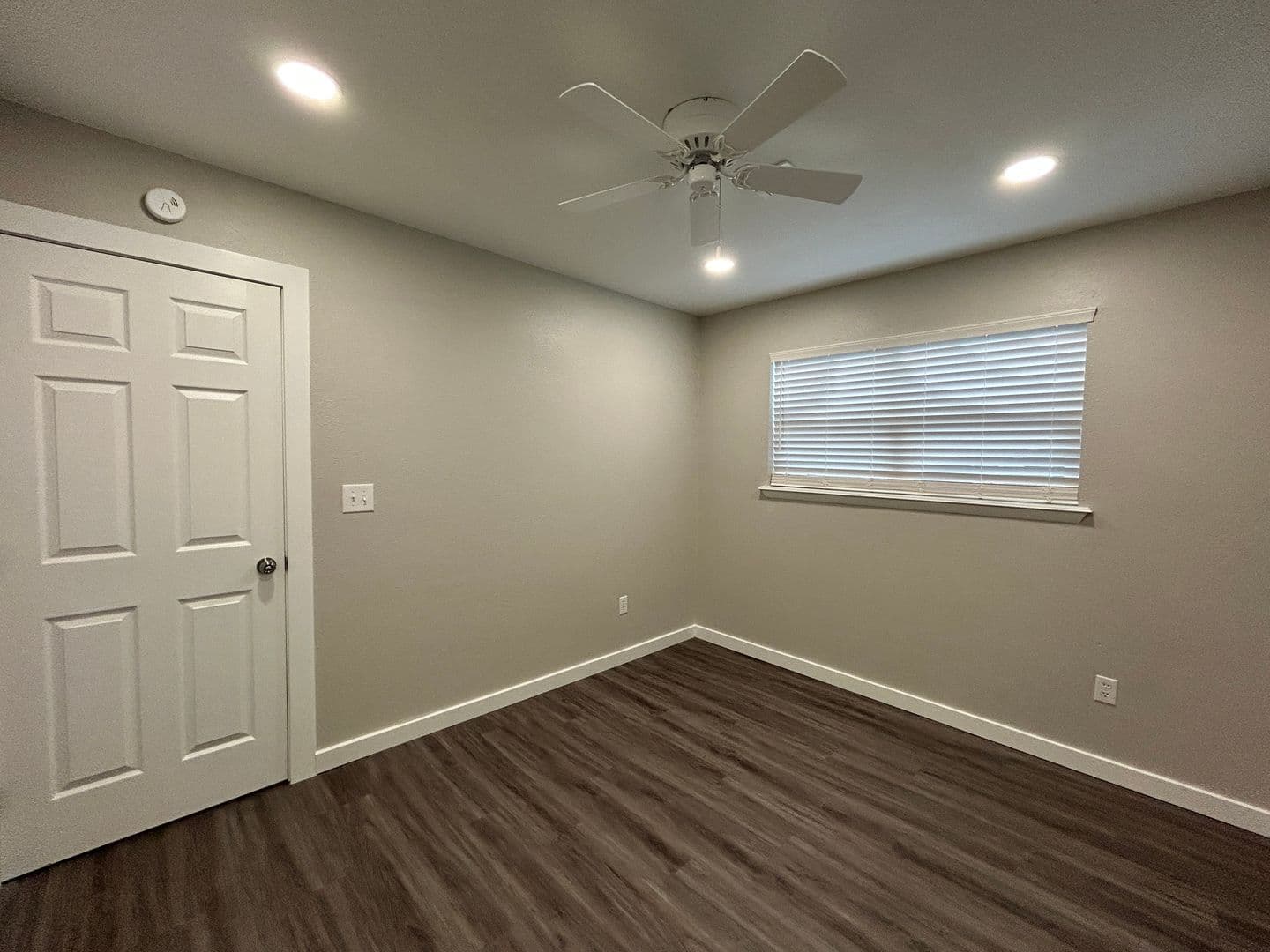 Limited Time Fall Special: Save $750 Off First Month's Rent 13 of 16