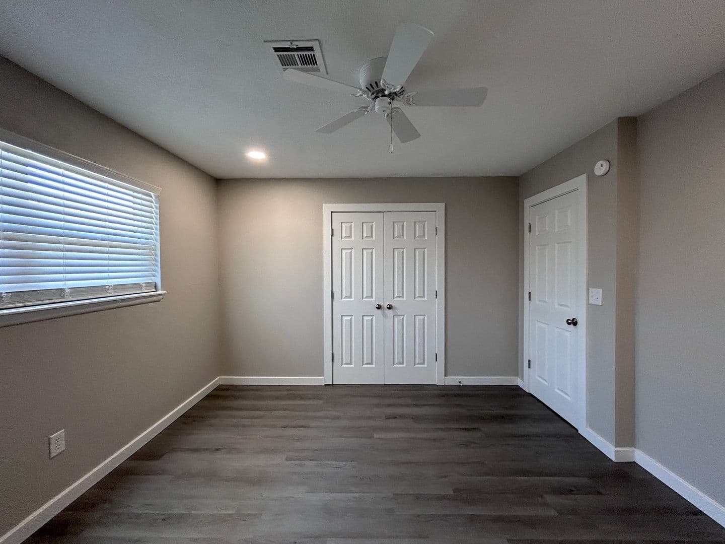 Limited Time Fall Special: Save $750 Off First Month's Rent 13 of 17