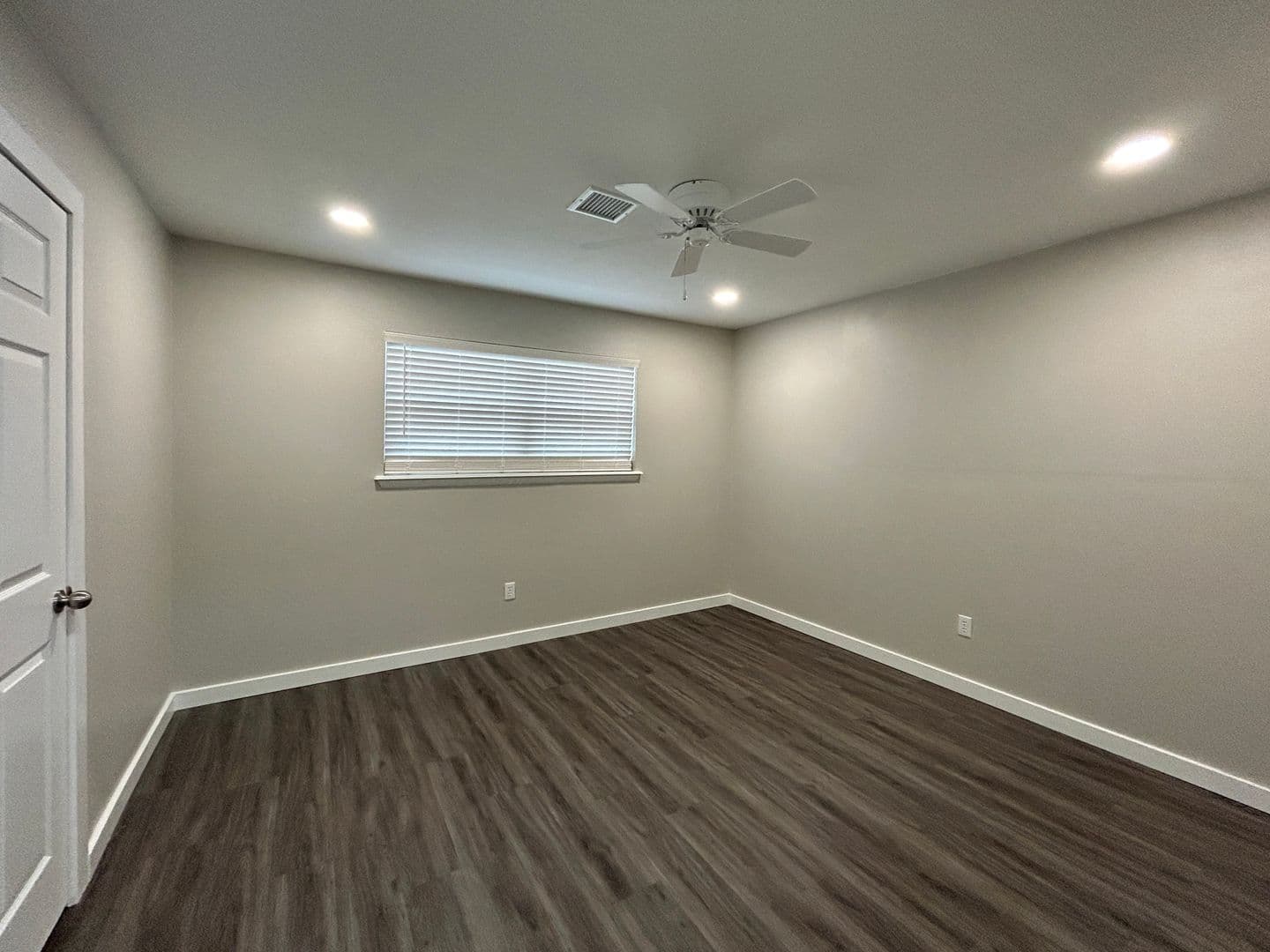 Limited Time Fall Special: Save $750 Off First Month's Rent 9 of 16