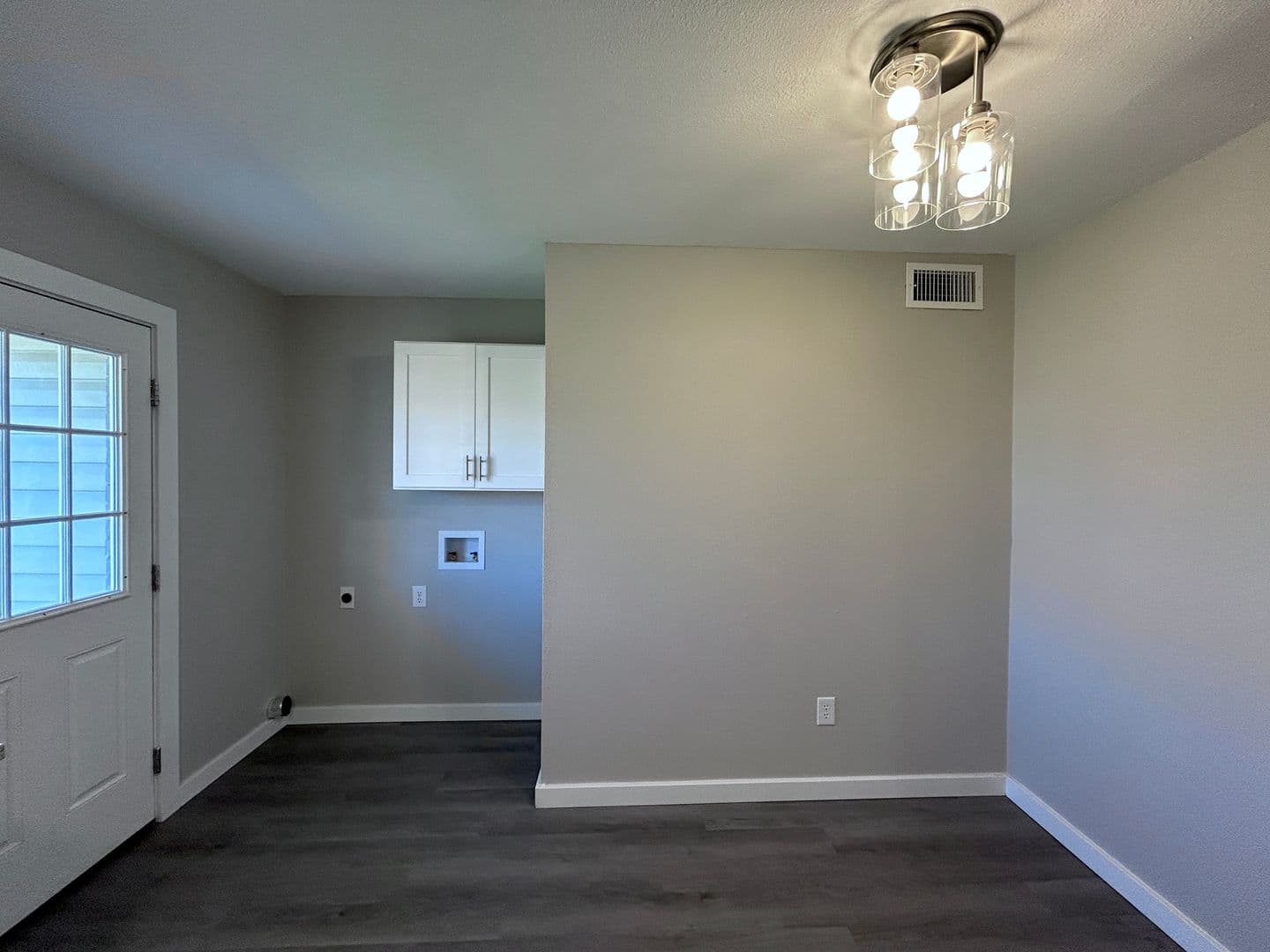 Limited Time Fall Special: Save $750 Off First Month's Rent 9 of 17