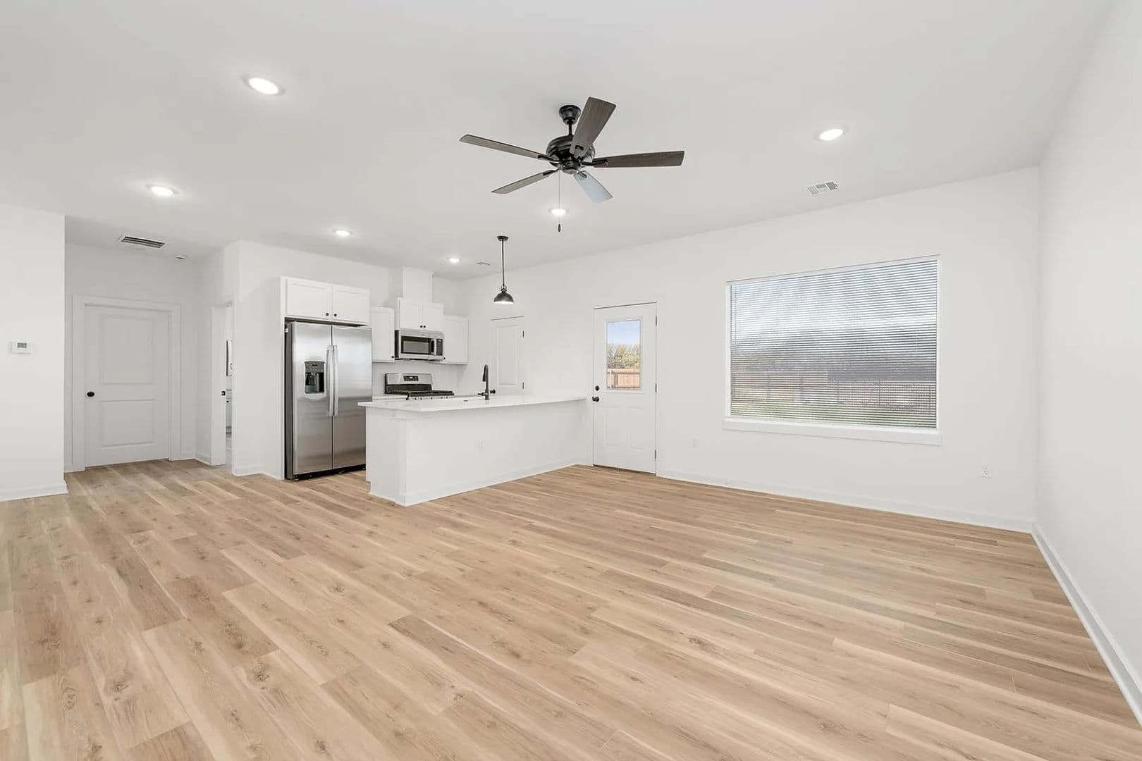 2157 E Elk Ridge Ave 2 of 11