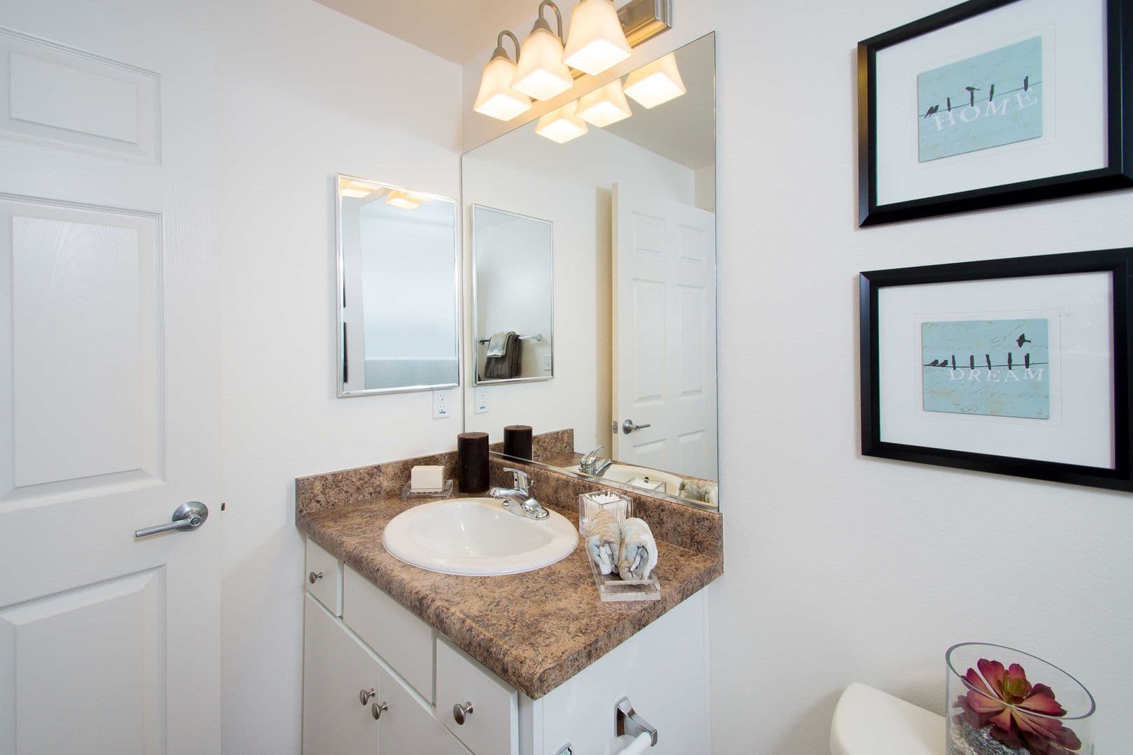 Avila Apartment Homes 8 of 14