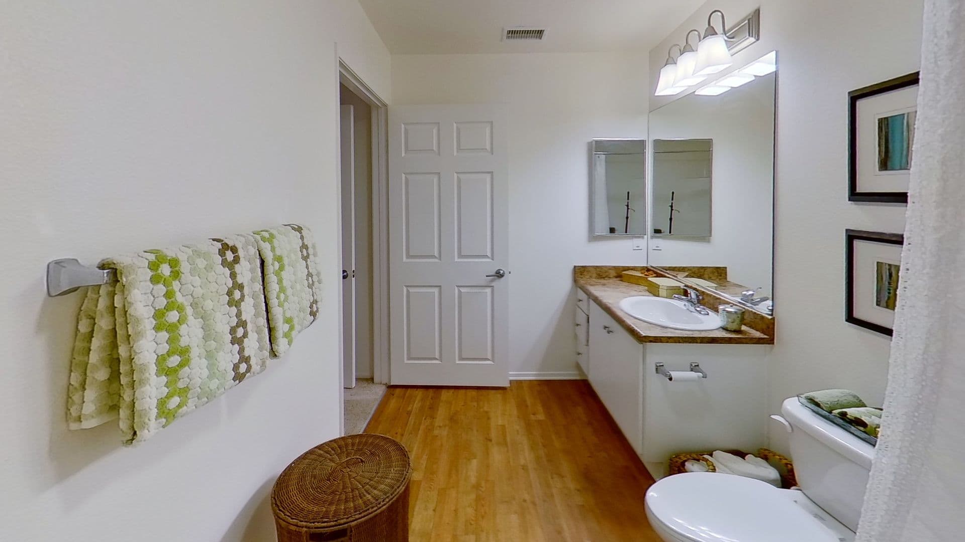 Avila Apartment Homes 16 of 19