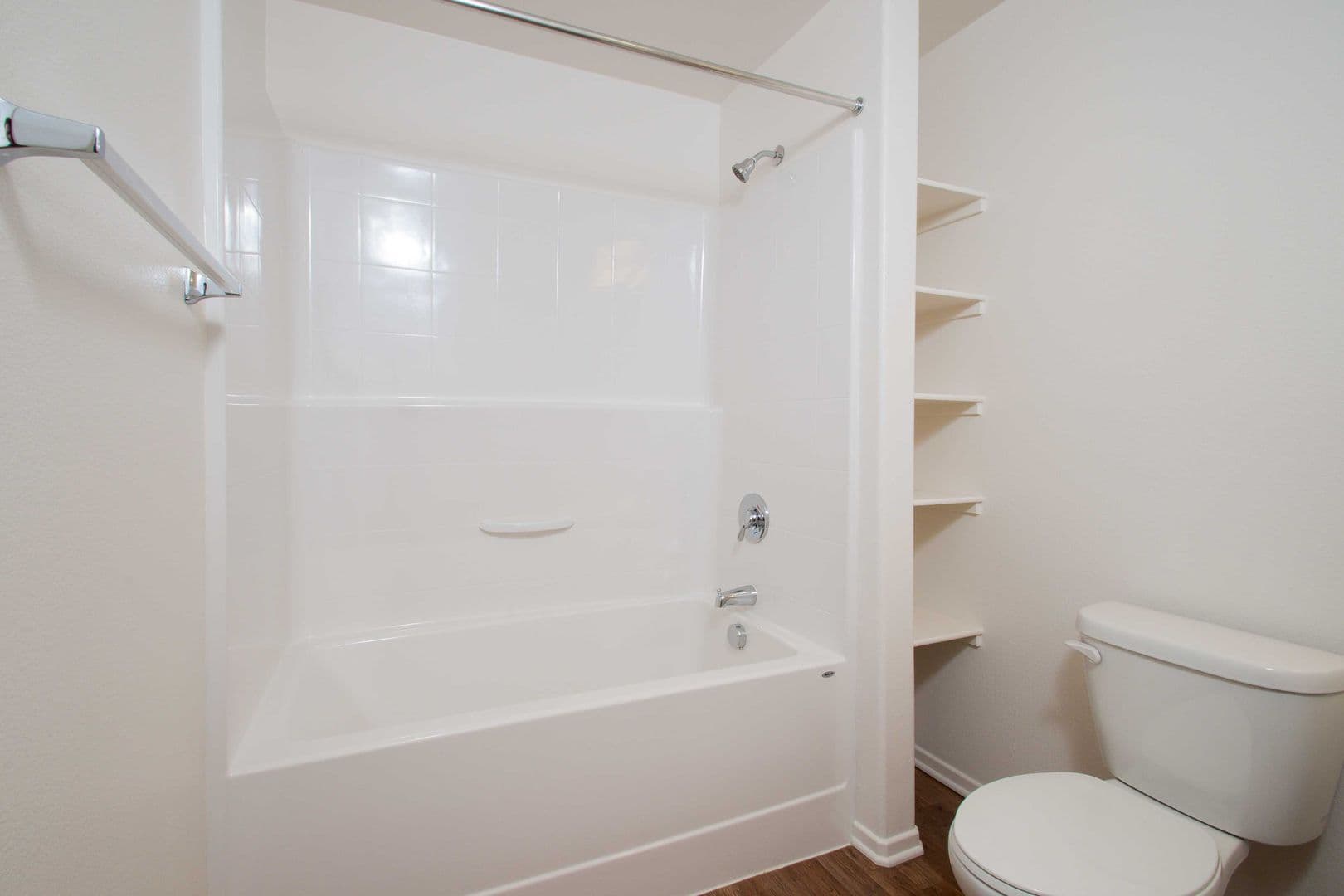 Avila Apartment Homes 11 of 14