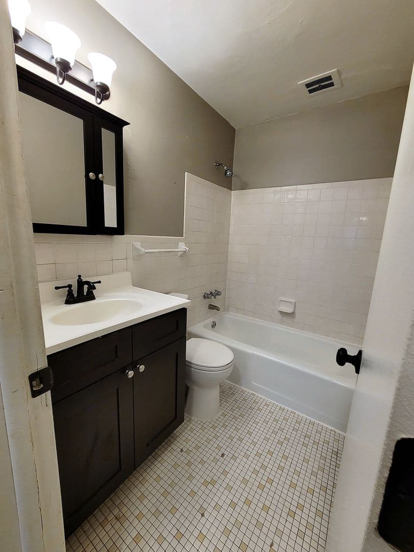 Iris Park Apartments 3 of 9