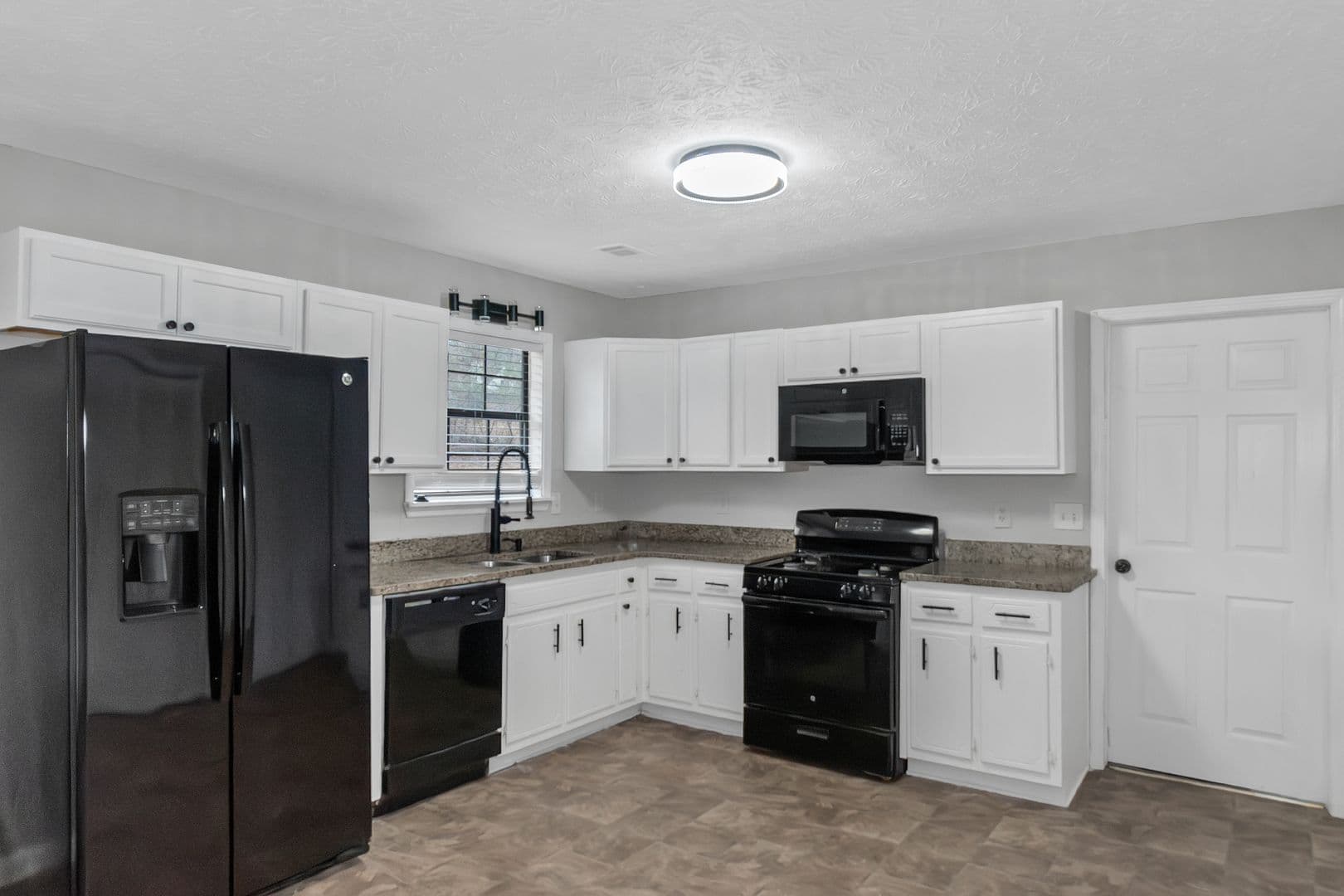 321 Summerwood Lane Stockbridge, GA 30281 20 of 29