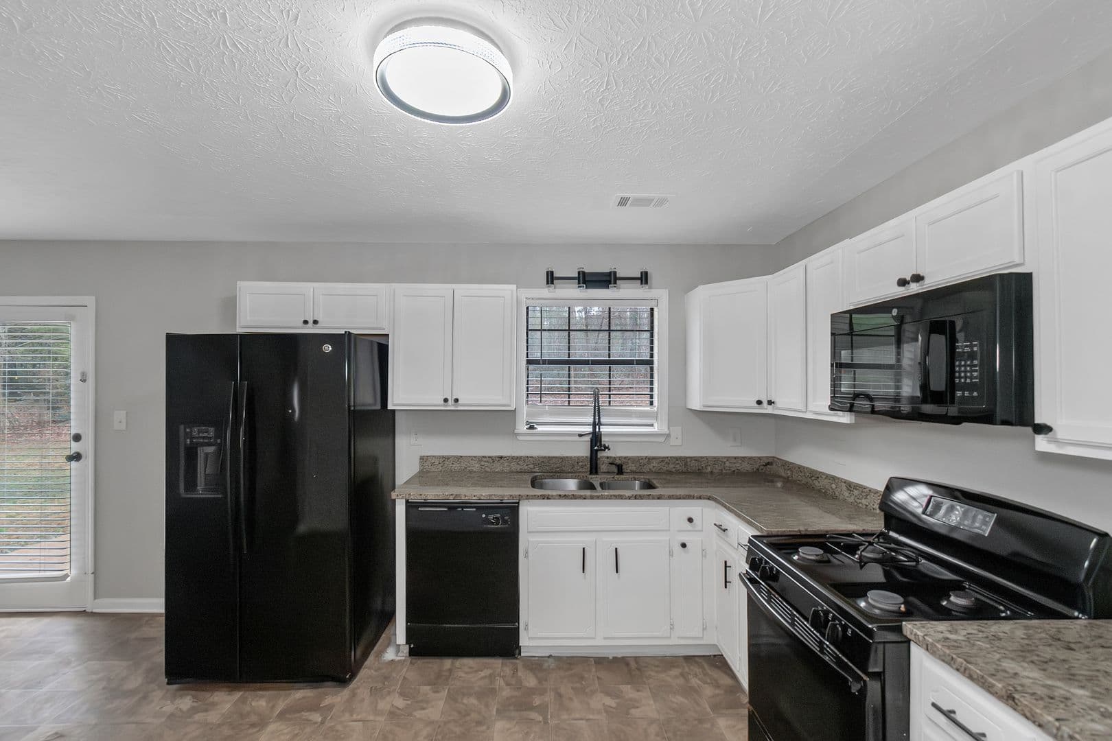321 Summerwood Lane Stockbridge, GA 30281 21 of 29