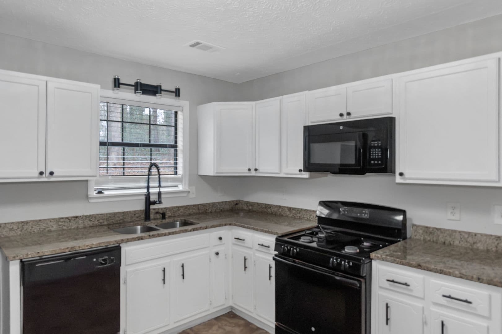 321 Summerwood Lane Stockbridge, GA 30281 25 of 29