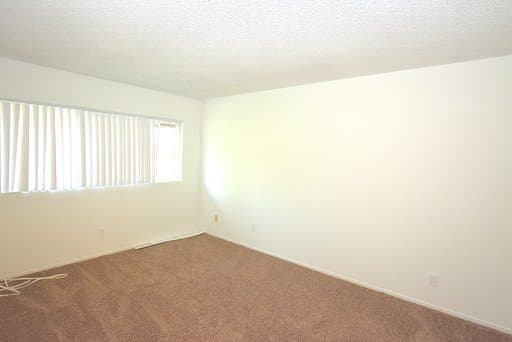 951 WARWICK AVENUE 6 of 7
