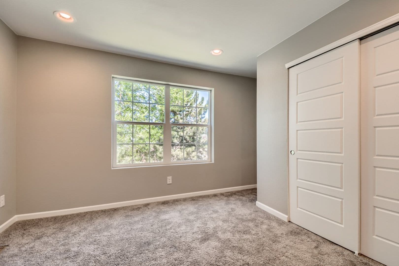 Lovely Townhome near Edgewater with Bonus Space 13 of 29