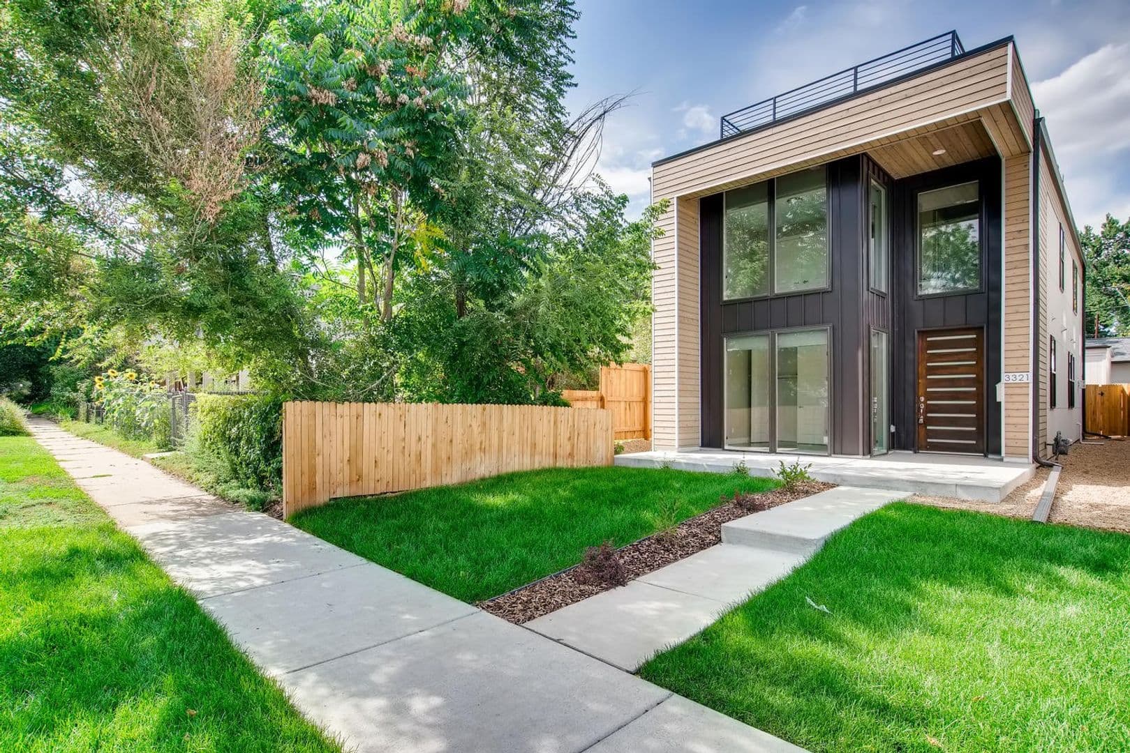 3319-3321 W Moncrieff Pl 1 of 27