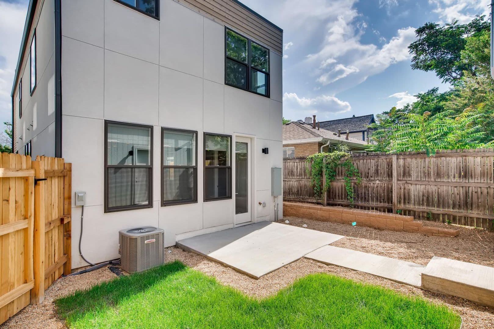 3319-3321 W Moncrieff Pl 27 of 27
