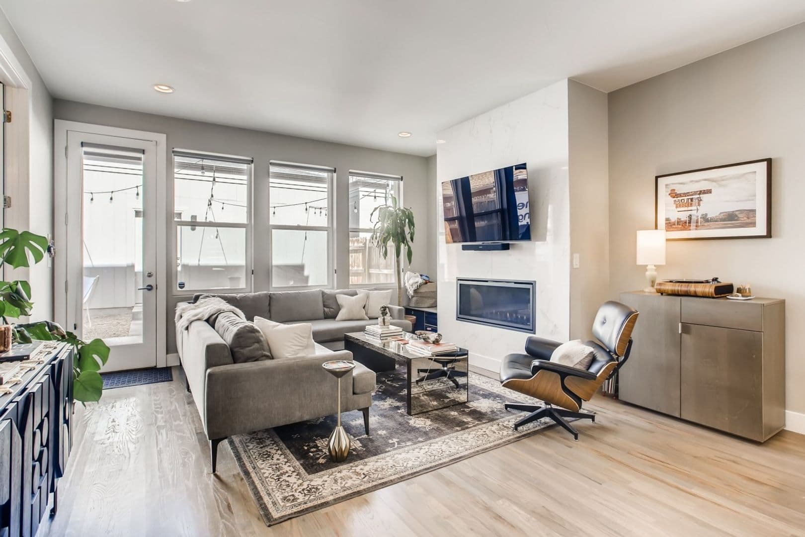 3319-3321 W Moncrieff Pl 7 of 27