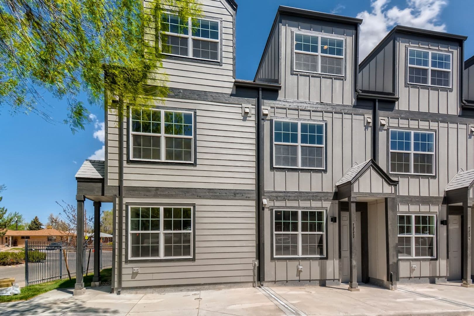 Lovely Townhome near Edgewater with Bonus Space 27 of 29