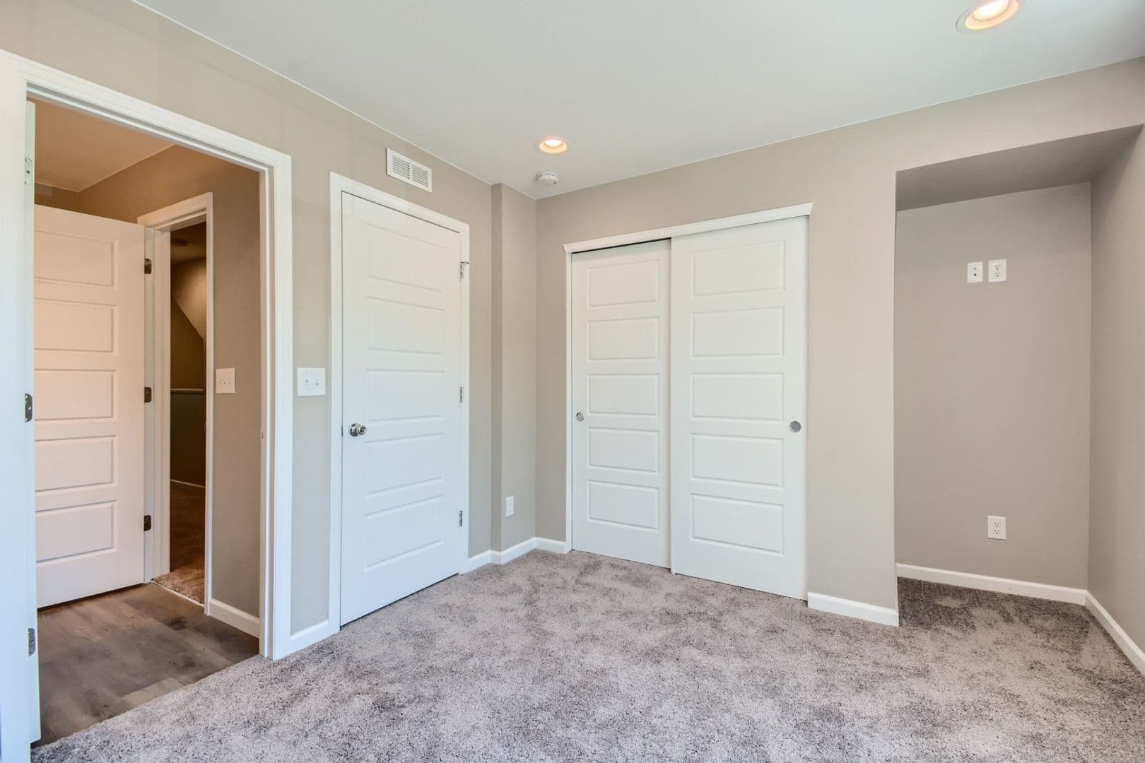 Lovely Townhome near Edgewater with Bonus Space 18 of 29