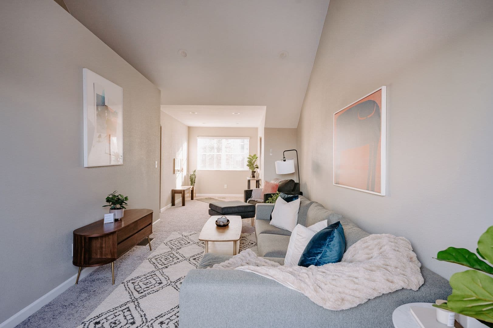 Stunning Townhome near Edgewater 4 of 32