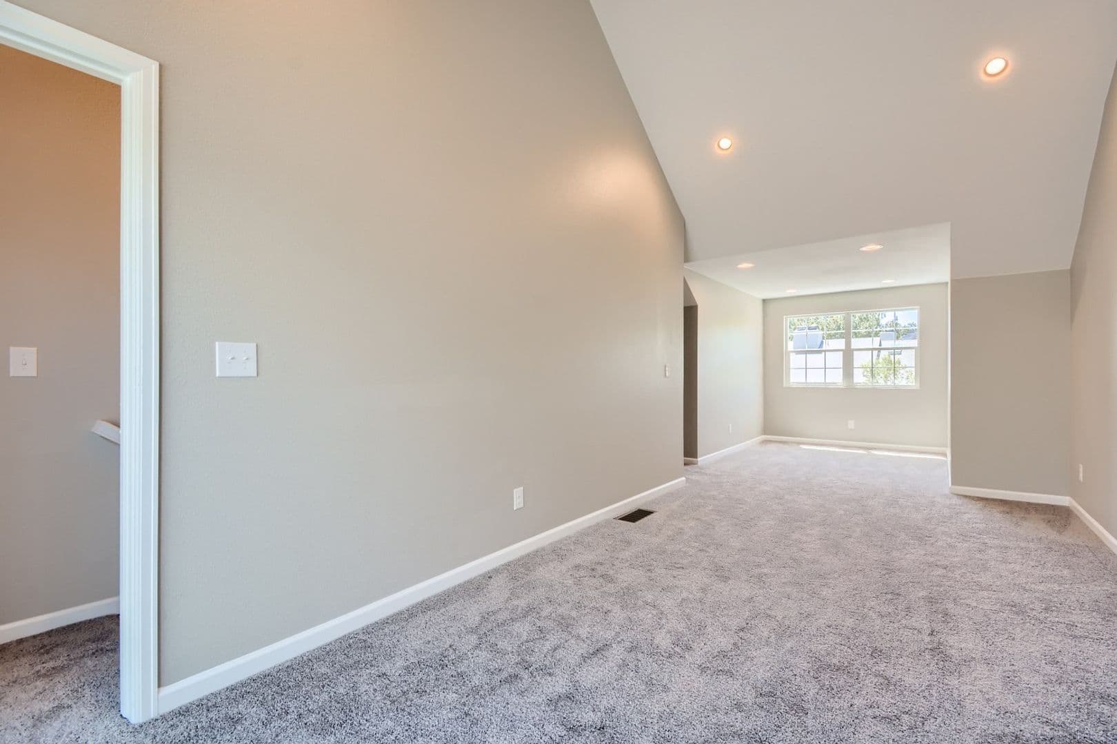 Lovely Townhome near Edgewater with Bonus Space 23 of 29
