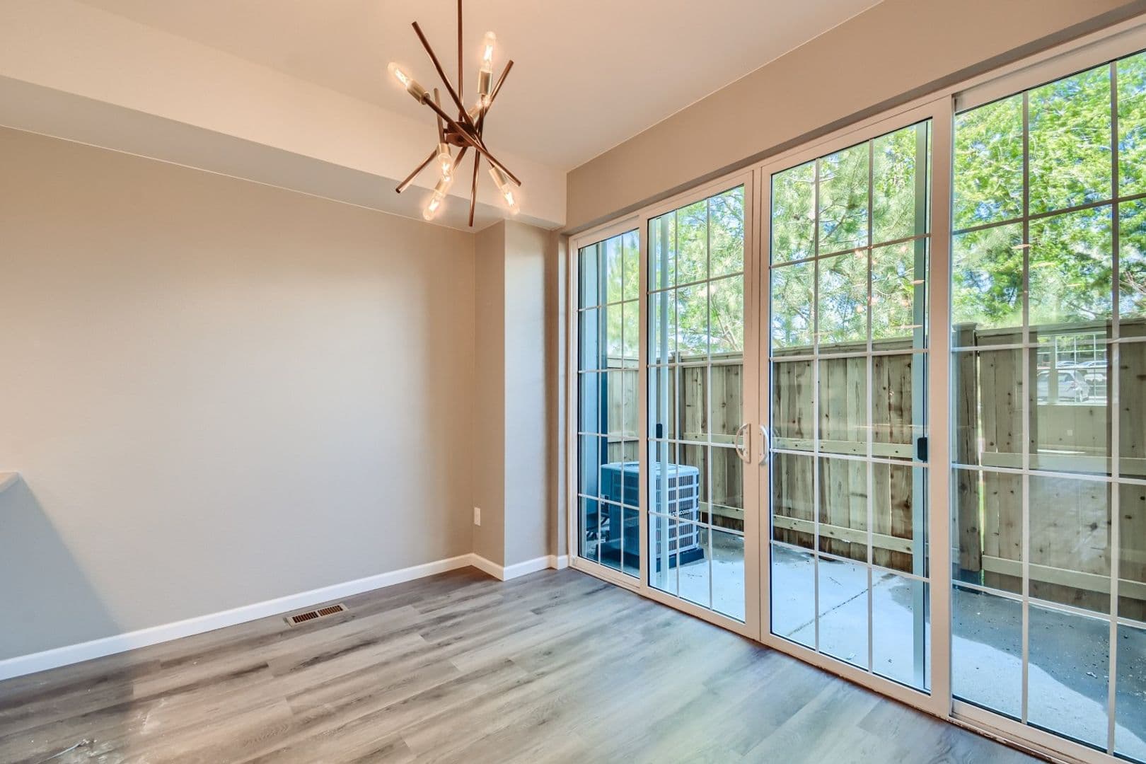 Lovely Townhome near Edgewater with Bonus Space 3 of 29