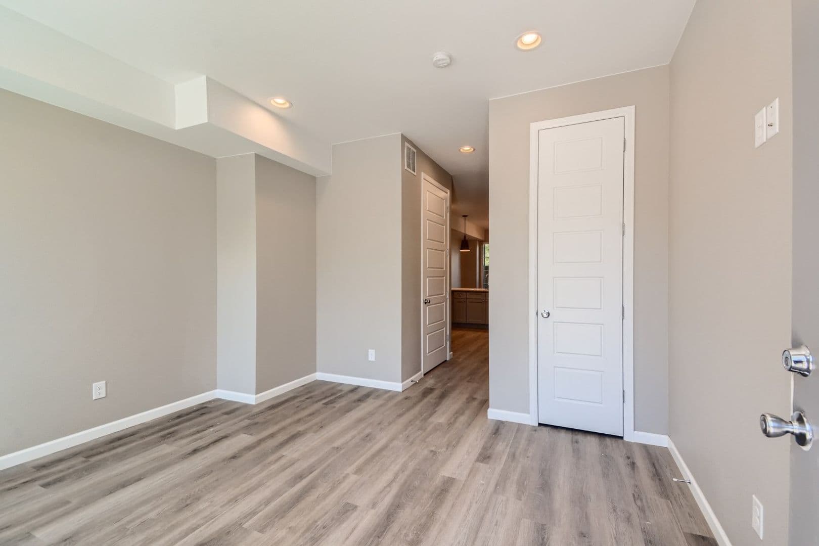 Lovely Townhome near Edgewater with Bonus Space 6 of 29