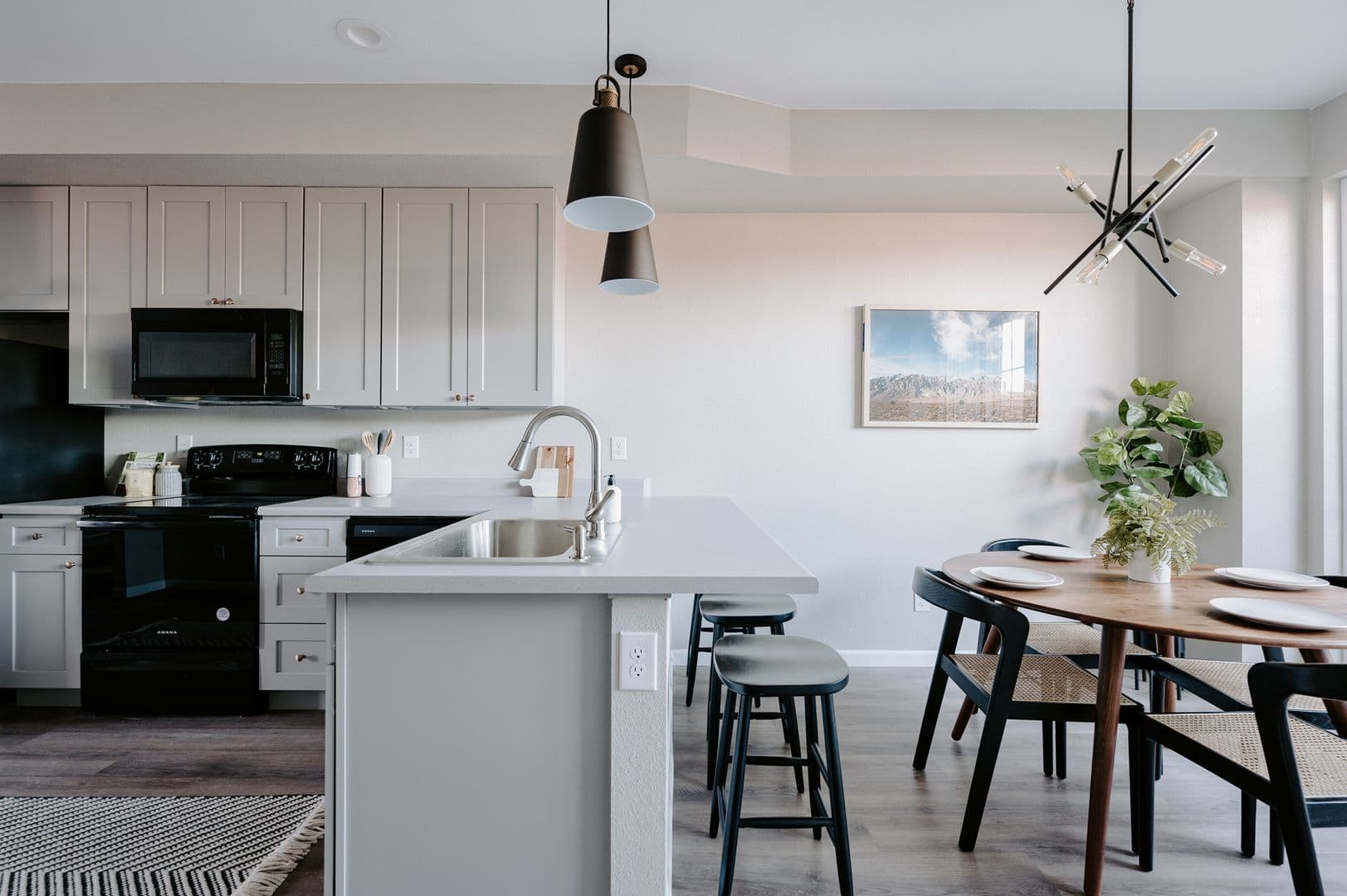 Stunning Townhome near Edgewater 2 of 32