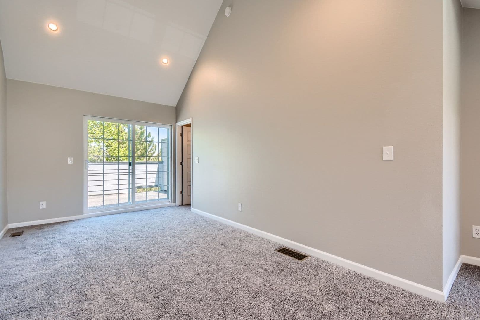 Lovely Townhome near Edgewater with Bonus Space 4 of 29