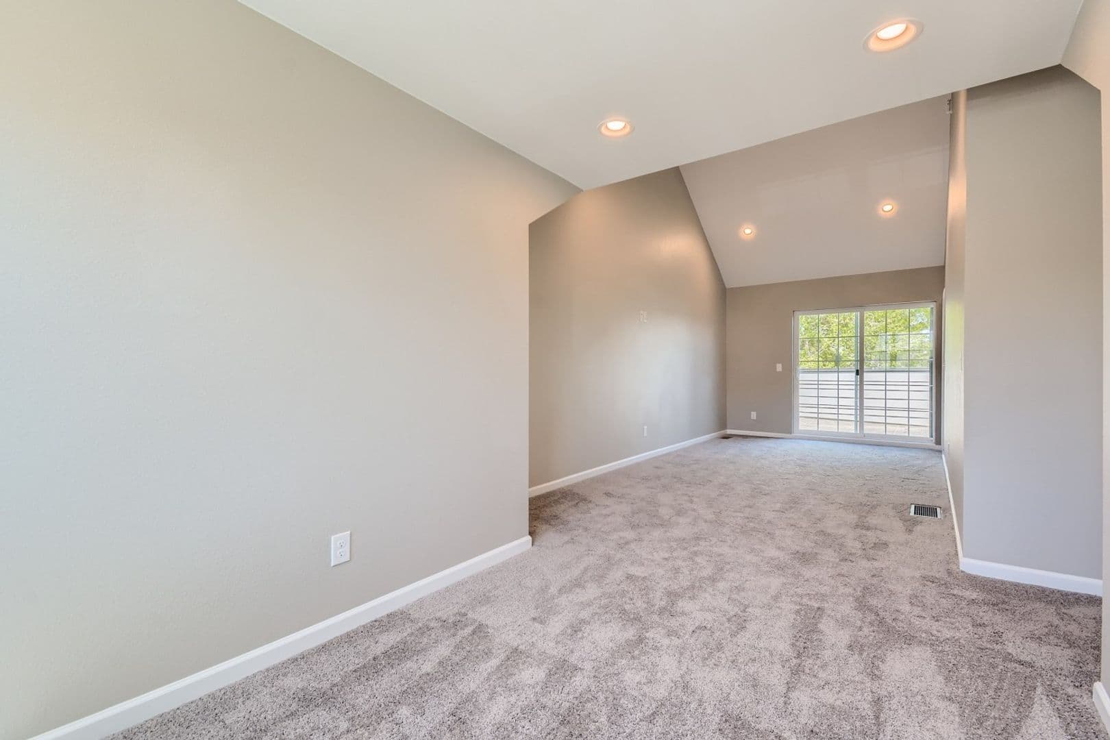 Lovely Townhome near Edgewater with Bonus Space 22 of 29