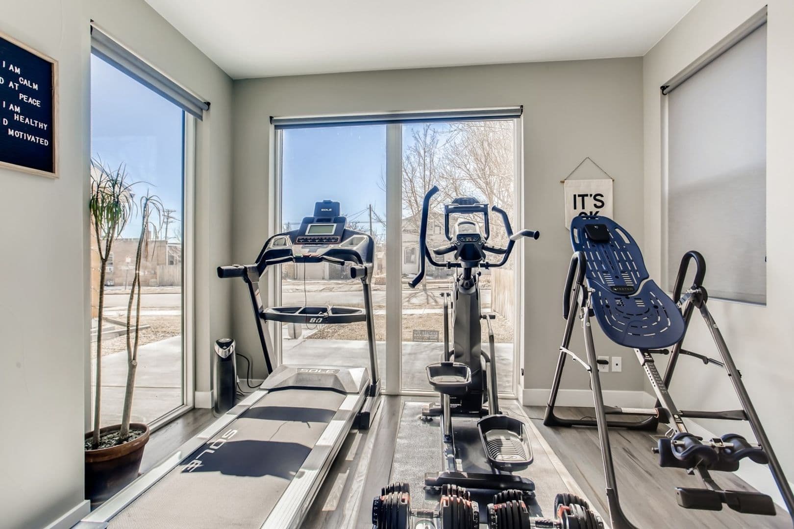 3319-3321 W Moncrieff Pl 20 of 27