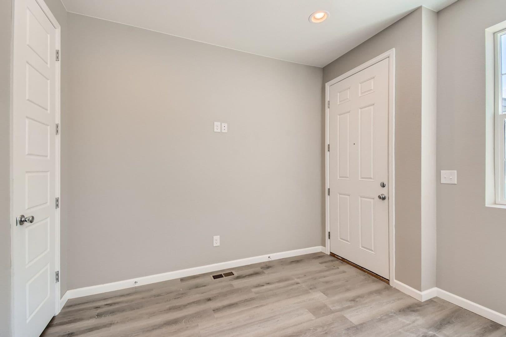 Lovely Townhome near Edgewater with Bonus Space 11 of 29