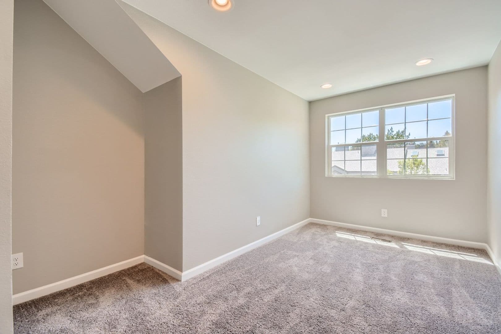 Lovely Townhome near Edgewater with Bonus Space 21 of 29