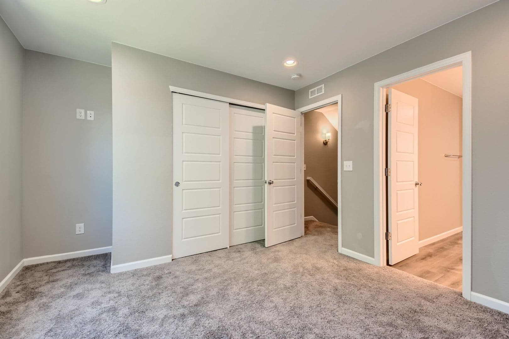 Lovely Townhome near Edgewater with Bonus Space 15 of 29