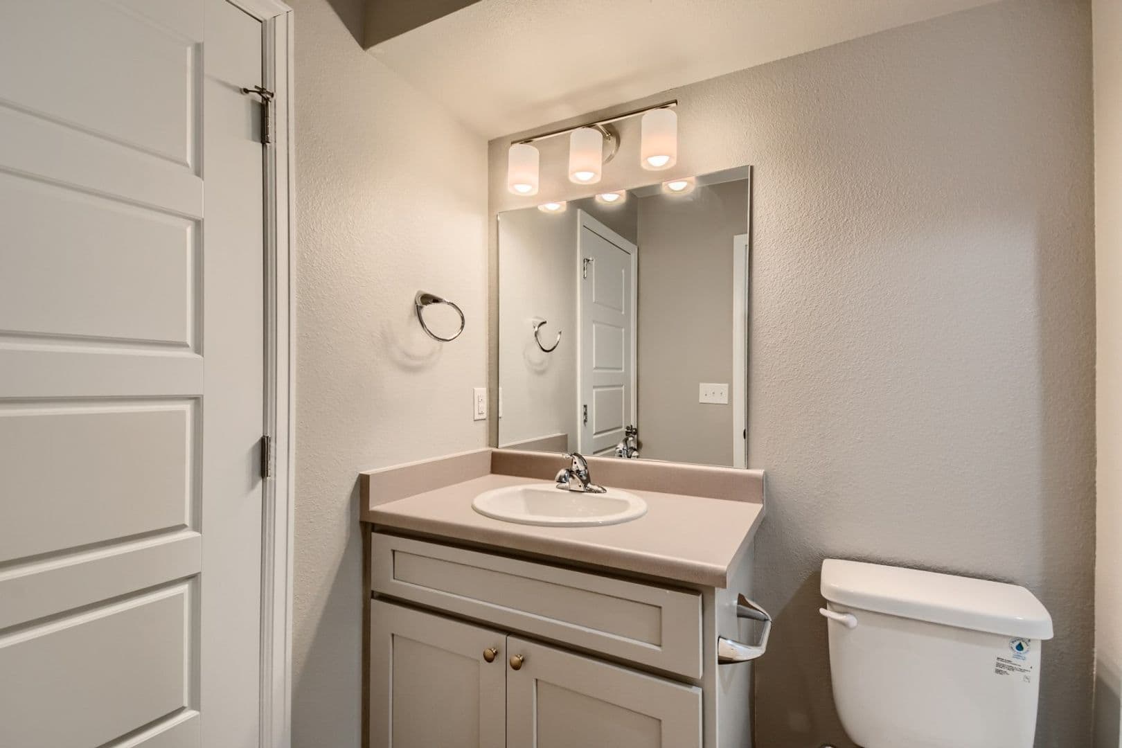 Lovely Townhome near Edgewater with Bonus Space 20 of 29