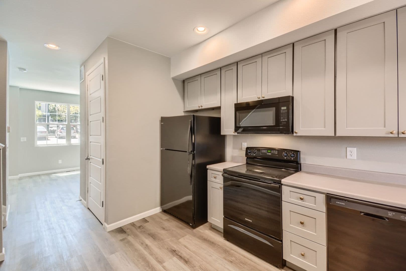 Lovely Townhome near Edgewater with Bonus Space 9 of 29