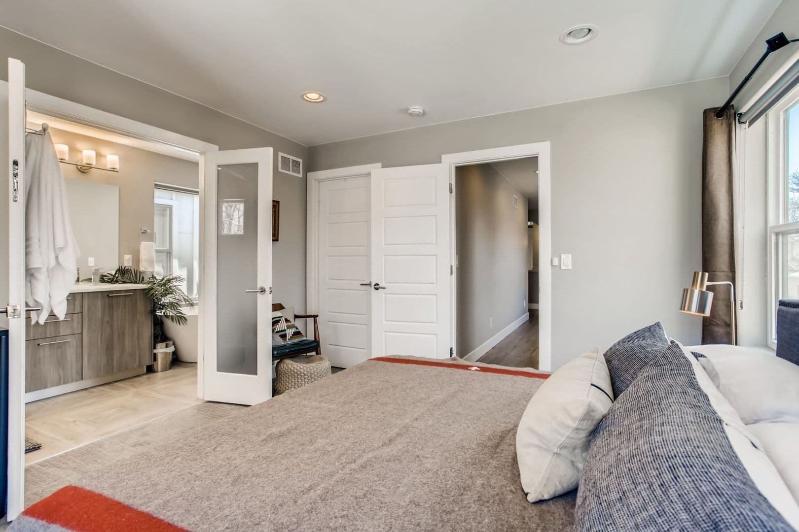 3319-3321 W Moncrieff Pl 14 of 27