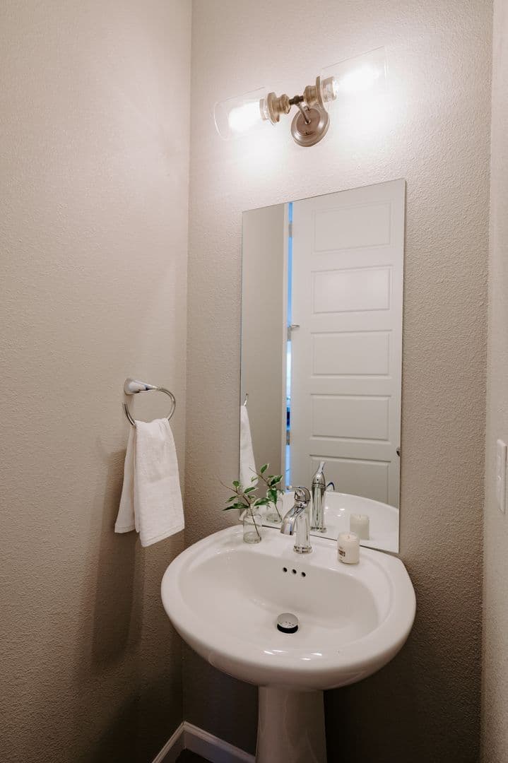 Stunning Townhome near Edgewater 10 of 32
