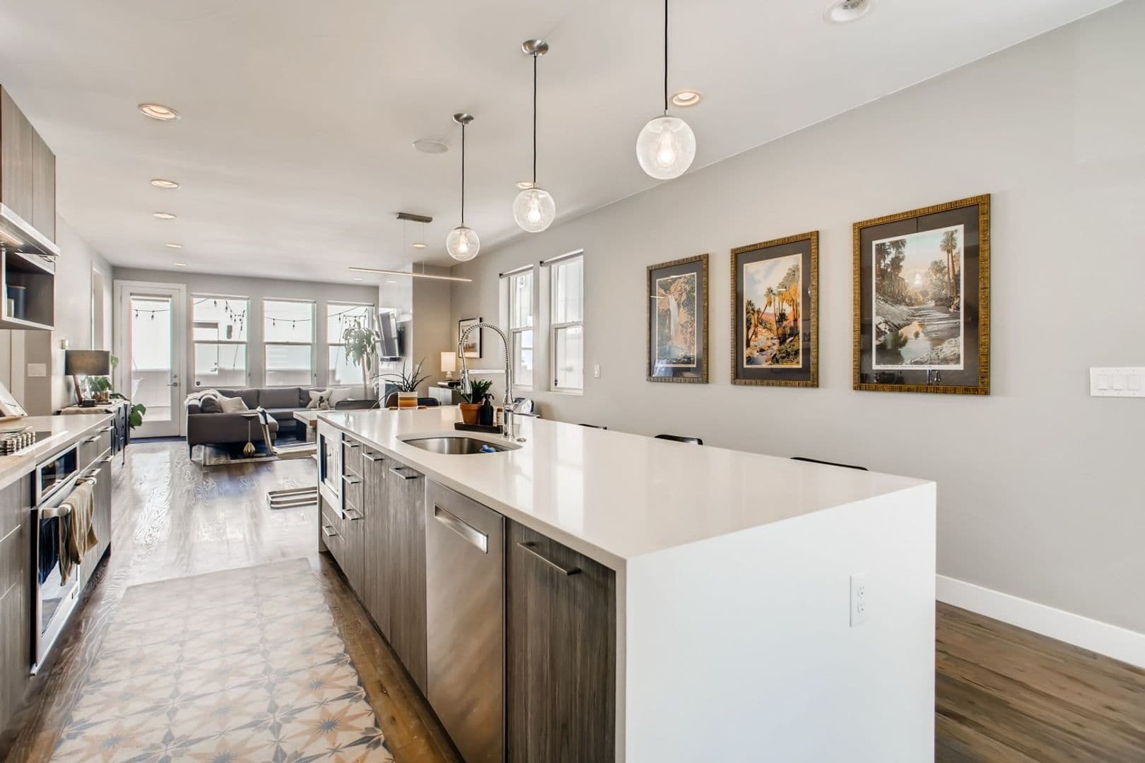 3319-3321 W Moncrieff Pl 10 of 27