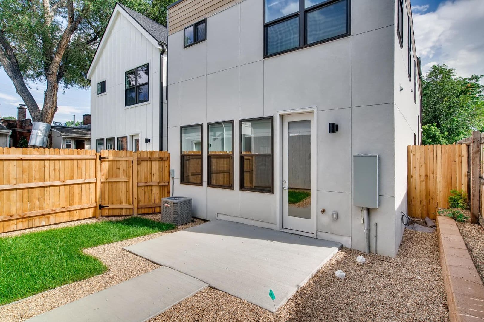 3319-3321 W Moncrieff Pl 26 of 27