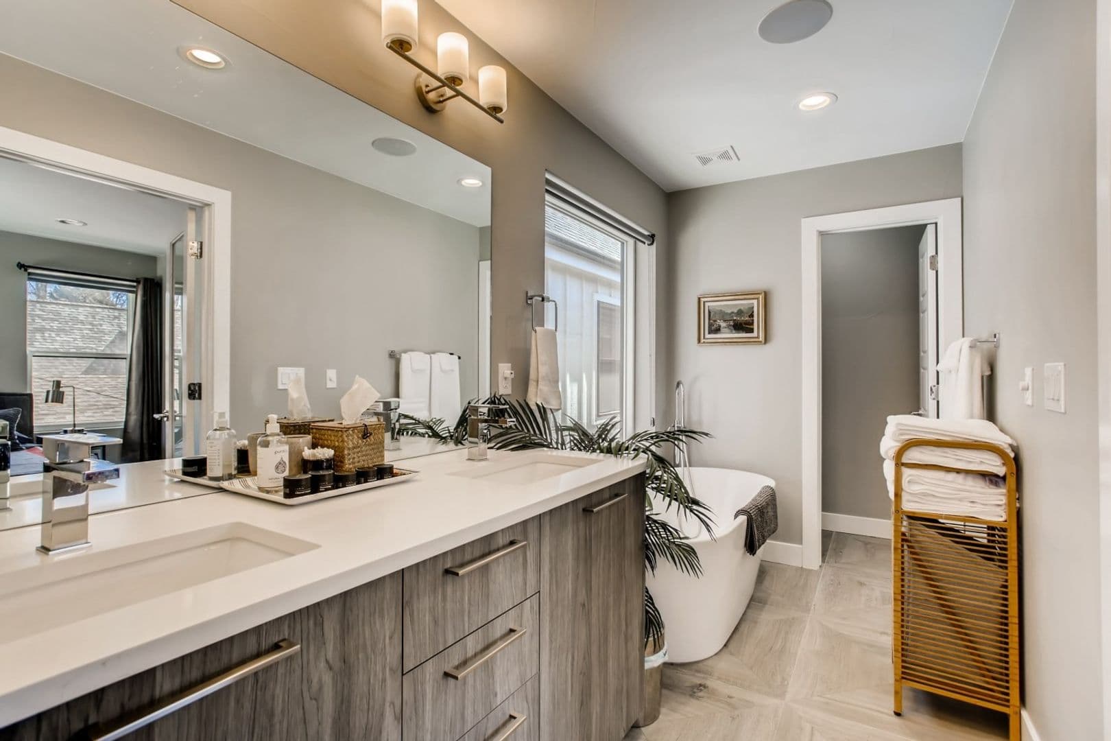 3319-3321 W Moncrieff Pl 4 of 27