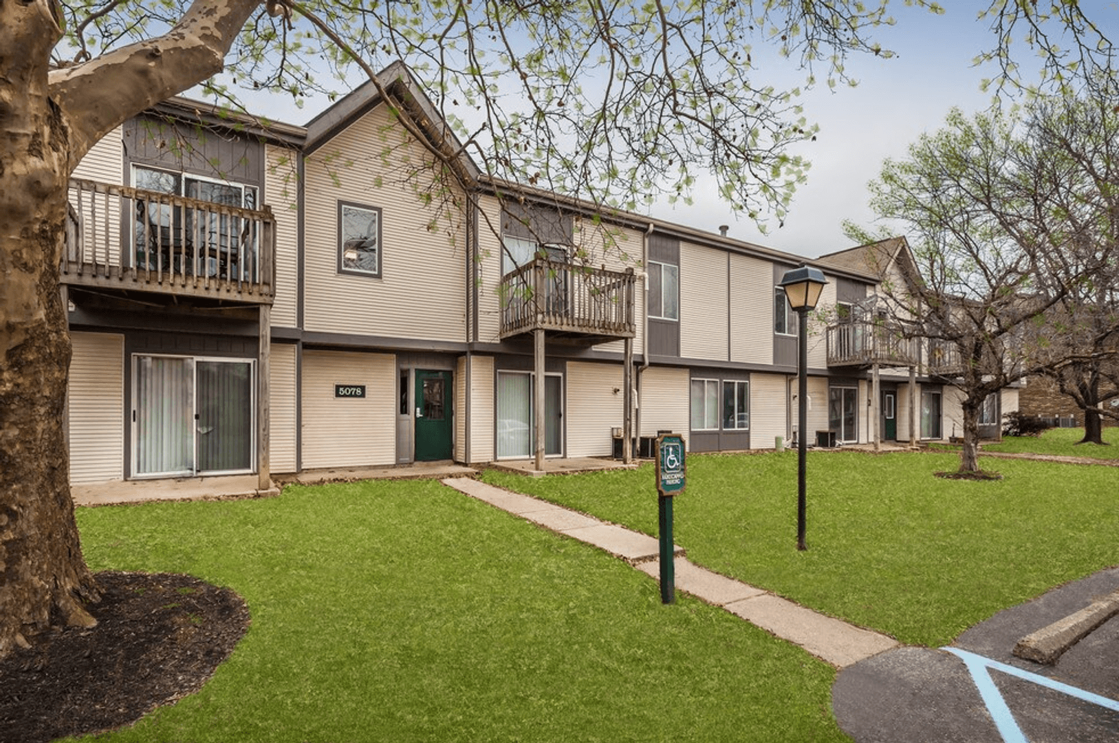 Garden Pointe Apartments 1 of 3