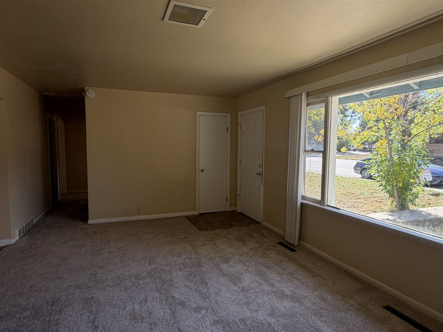 1101 Broadview PL 3 of 14