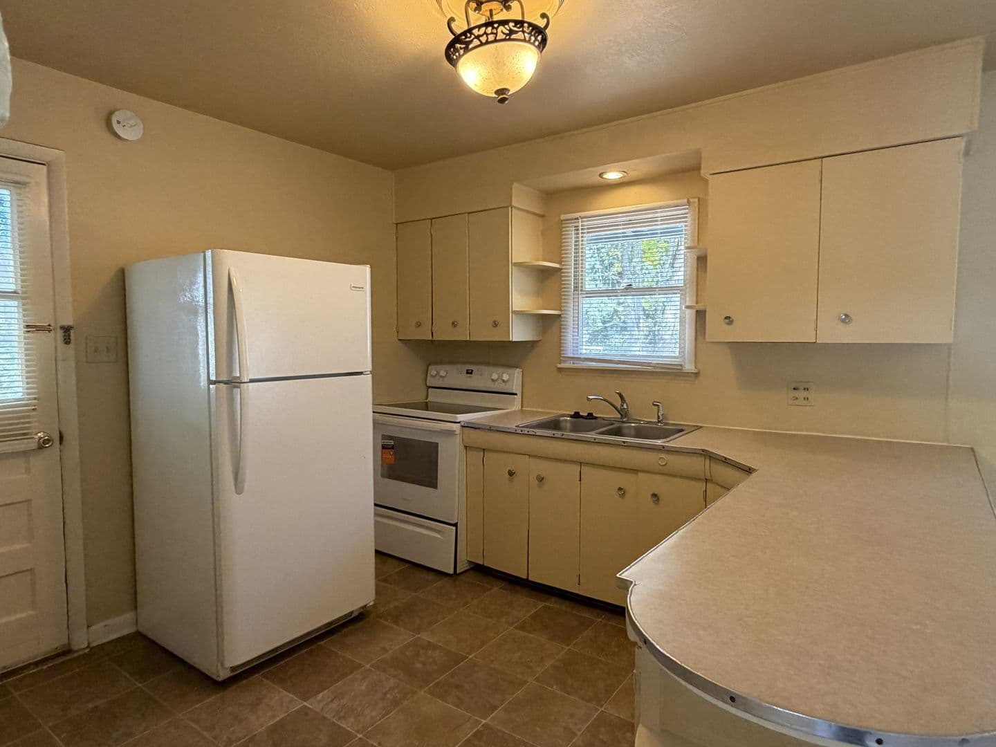 1101 Broadview PL 6 of 14